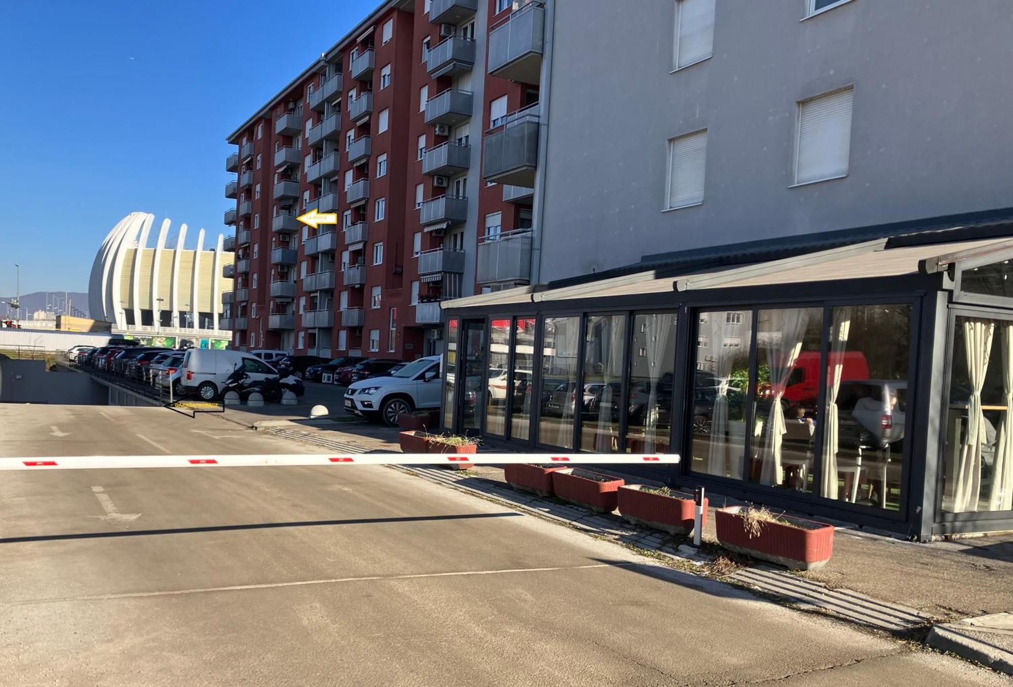 Delux Apartment La Arena With Private Garage Zagreb Extérieur photo